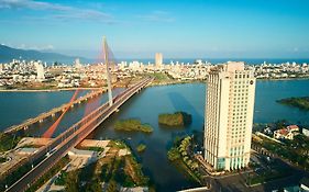 Grand Mercure Danang - 10 Minutes To Airport & 200M To Bach Dang Walking Street